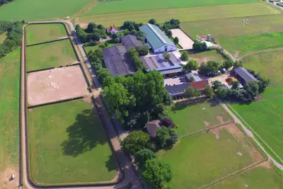 Image de Modern vacation apartment with views of horse pastures and courtyard