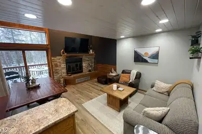 Image de Ski-In/Ski-Out lodge near hiking/golf, restaurants, Lake Superior and sleeps 8.