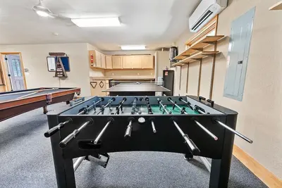 Image de Kim's Cove Motorcycle-Friendly Cabin features Game Room by RedAwning