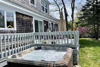 Image de Cape Cod beach house with hot tub and outdoor shower
