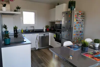 Image de Bel appartement lumineux, calme, 5 min à pied centre ville, Wi-Fi, draps, parking