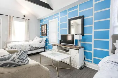 Image de Modern Colorful Home, high exposed beams+2miles dc