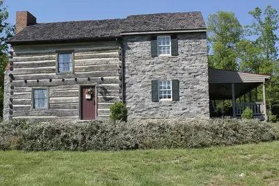 Image de Weaverton-Unique Log Home in Shenandoah Valley