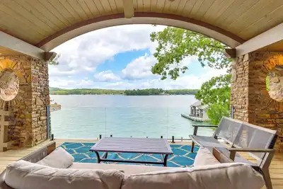 Image de Waterfront Escape on Blue Ridge Lake w/ Dock!