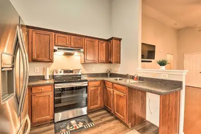 Image de Pet-Friendly Retreat w\/ Yard: ~ 8 Mi to Downtown!