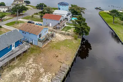 Image de Dog-friendly coastal gem with sound & bay views, large deck, & free WiFi