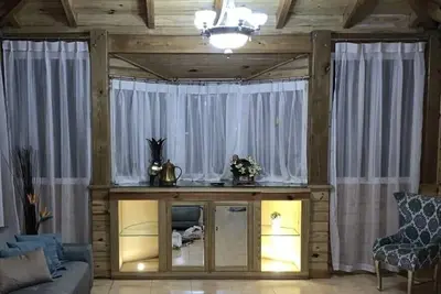 Image de Downtown Loft Apartment, Ocean View and Wood Finish