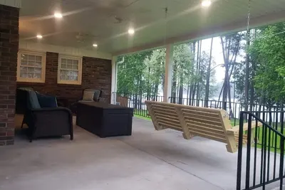 Image de Arcadia Dr 3 King Beds Lakefront Escape
