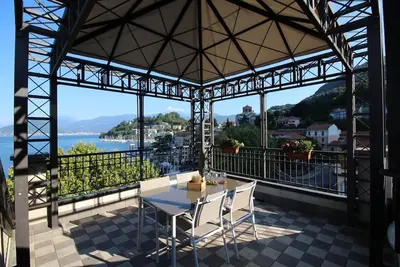 Image de Appartement \"Maison Vittoria Lago Maggiore\" avec vue sur le lac, terrasse et Wi-Fi.