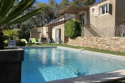 Image de Maison ensoleillée avec piscine entre Marseille et Cassis