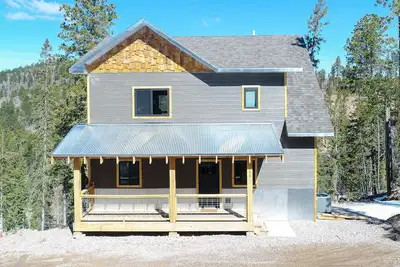 Image de Great Views, Unique Modern Rustic Cabin near Terry Peak w/ Hot Tub, Open Plan