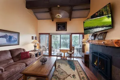 Image de Golden Glow Getaway (#638) |10 min to Ski - Golf - Deck - Ac - Pool/Hot Tub