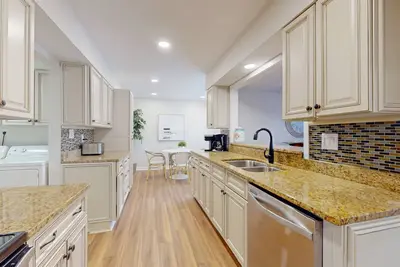 Image de Many New Updates Make this Large Three Bedroom Villa Perfect!