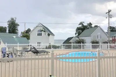 Image de 2 bedroom-2 bath on the Tennessee River- Pool and Lucy's Branch Marina