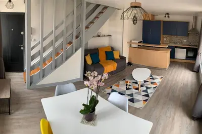 Image de El arco iris entre plage et port