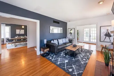 Image de Stunning 4br Home - Walk to Downtown Birmingham!