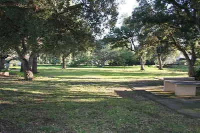 Image de 300 m de la plage et des commerces