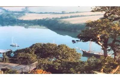 Image de Tremerlin. Unique and Magnificently Situated 8 acre Waterside Artists' Retreat