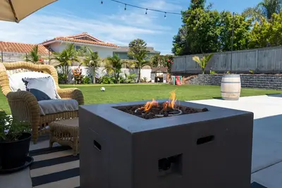 Large turf yard, putt putt, soccer net, fire pit, gas grill & more!