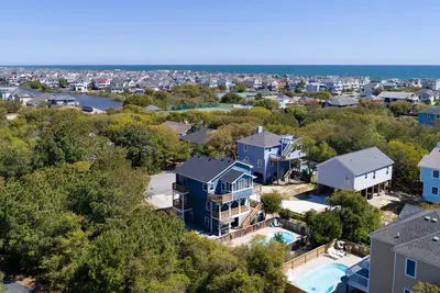 Image de 1791 - Palm Trees, Private Pool, Sun Deck and Foosball. Obx Family Fun!