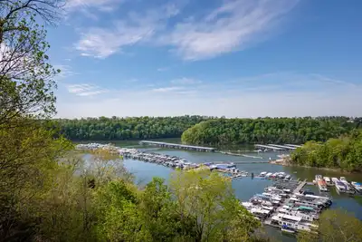 Image de Million Dollar View! Large Lakehouse Over-Looking Lee's Ford Marina