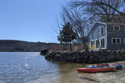Image de Modern 4 season lakefront 4br, 2ba near Acadia