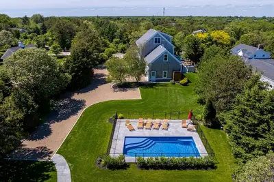 Image de Walk To Village Location, New Pool, Family Compound!