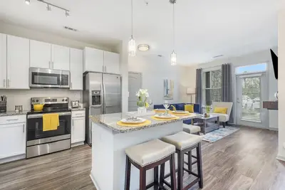 Image de Luxury Apt| King & Queen Beds|9mins to Clt| Near Top Golf, Shops, & Restaurants