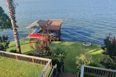 Image de Million Dollar Open-Water View on Lakefront with 2-Story Dock