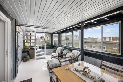 Image de Steps to the Sand & Harbor - Views, Modern & Fully Stocked w/ 4 Spacious Decks