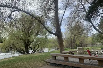 Image de On the beautiful Truckee River, walk to town and all attractions