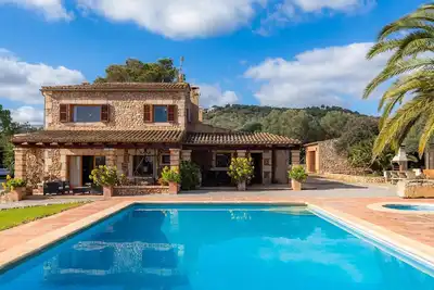 Image de Maison de campagne Can Bosco avec piscine, Wi-Fi, climatisation, jardin et terrasse.