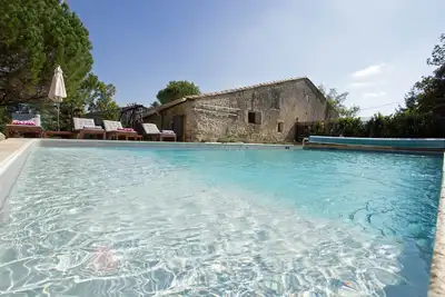 Image de Secure private heated pool, games room, view. Walk to historic town, restaurants