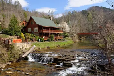 Image de Waterfall Views and River Access-Close to Pigeon Forge -Seasonal pool access