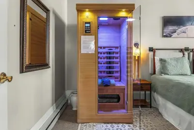Image de Old St. Vincent's 303 — Sauna | 14ft Loft | Mtn Views | Walk Downtown