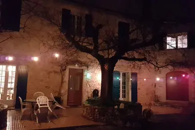 Image de Pretty restored farmhouse in an old wine farm between Uzes and Nîmes