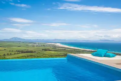 Image de Secluded private estate with breathtaking views near the beach