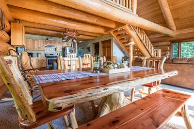 Image de Beautiful Log Home on Lake Michigan - Only 15 minutes from Escanaba