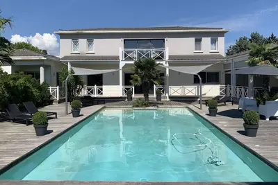 Image de Villa 325m2 avec piscine a quelques kms de saint Rémy de Provence