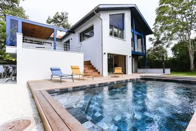 Image de Superb villa, heated swimming pool, garden, ocean 500 m away!