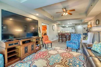 Image de New! 2br/2ba Bristol Speedway, Elevator, One Level