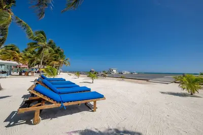 Image de Beachfront Condo, Lush Gardens & JetPool South San Pedro - Sunset A4