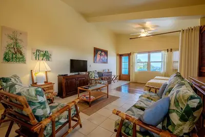Image de Stay, Play & Relax: 3-Bed Beachfront Condo with Spa Pool & Unforgettable Views!