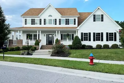 Image de Prime Location! -Sleeps 17-Hot Tub~- Vt Football, Graduation, Huckleberry Trail!