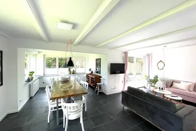 Image de Large stylish vacation home in a rural idyll (near Hooksiel)