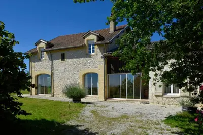 Image de Grande maison de campagne avec piscine privée et animaux admis