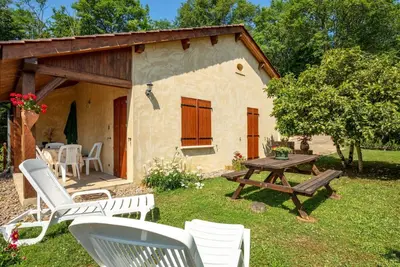 Image de Maison Périgourdine avec Jardin, Terrasse et Accès Wifi à 3. 5 km des Eyzies de Tayac