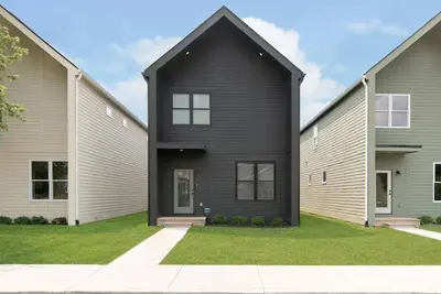 Image de Hot Tub! Near Downtown!