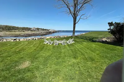Ocean front, quiet remote area minutes from Downtown York and Ogunquit