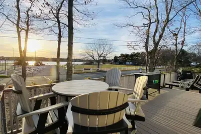 Image de 3br/2ba walk to water, pool, playground, tennis, private hot tub, central A/C